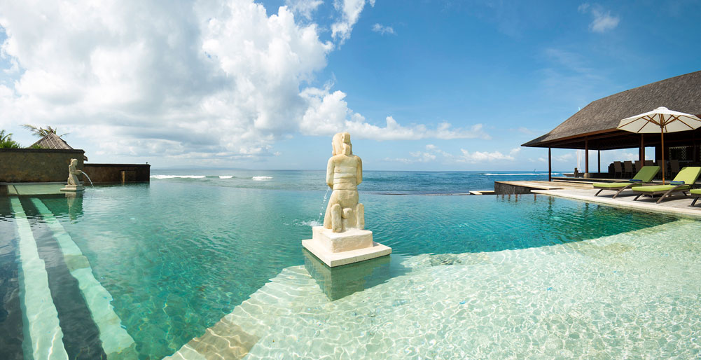 Villa Bayu Gita Beachfront - Pool Area overlooking the ocean